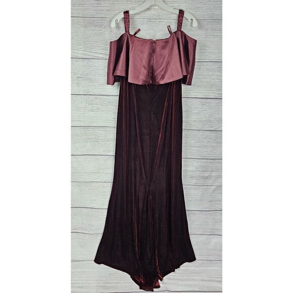 Adrianna Papell Off the Shoulder Flutter Sleeve Velvet Hi-Low Gown Maroon Sz 14 - Picture 2 of 6